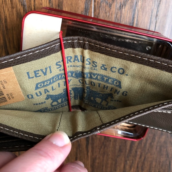 Levi’s genuine brown leather wallet. - Picture 5 of 5